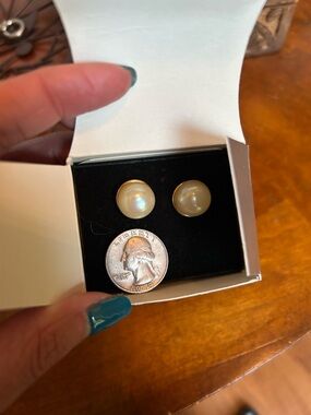 Avon Classic Baroque Pearlesque Earrings - new in box